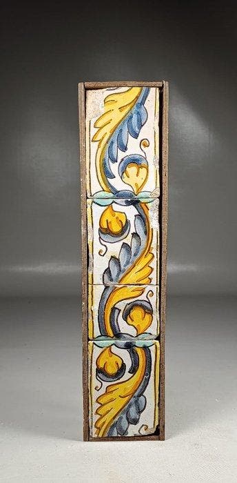 Tegel - Majolieke rand met acanthus-slingers - 18e – 19e