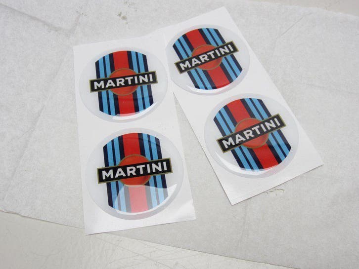 Naafdeksel sticker set wit Lancia Delta Martini (set 4 st.), Verzamelen, Sleutelhangers, Verzenden