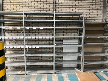 Online veiling: Metalen magazijnstellingen ca 40 meter