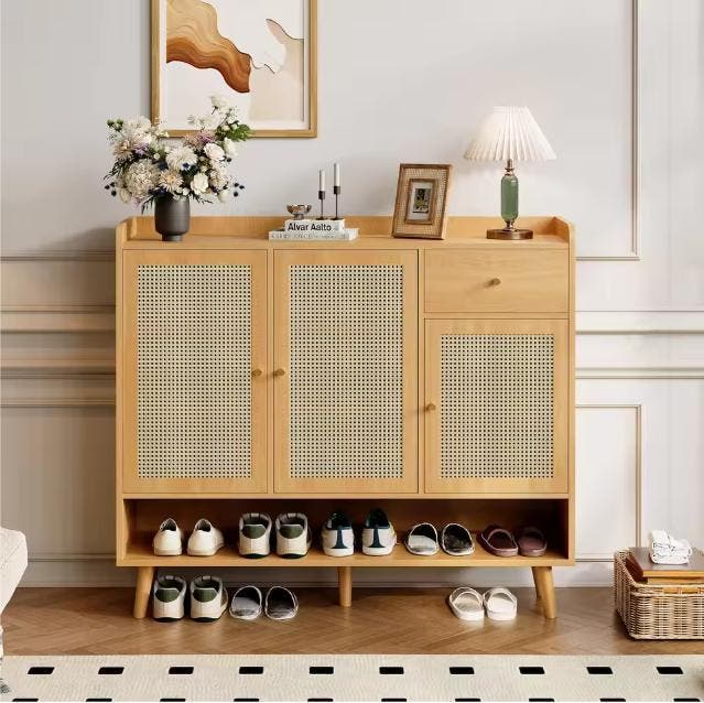 Schoenenkast Rotan met Massief Houten Poten – 3 Deuren, 1 La, Huis en Inrichting, Kasten | Schoenenkasten, Nieuw, Verzenden