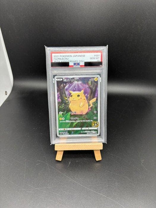 Pokémon - 1 Graded card - Pikachu 25th Anniversary Promo, Hobby en Vrije tijd, Verzamelkaartspellen | Pokémon