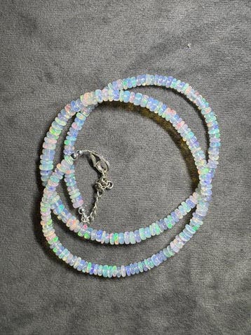 Ketting van natuurlijke witte opalen uit Ethiopië + zilver