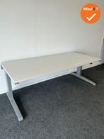 Steelcase Bureau - Slinger verstelbaar - 180x80 - zilvergrij, Zakelijke goederen, Kantoor en Winkelinrichting | Kantoormeubilair en Inrichting