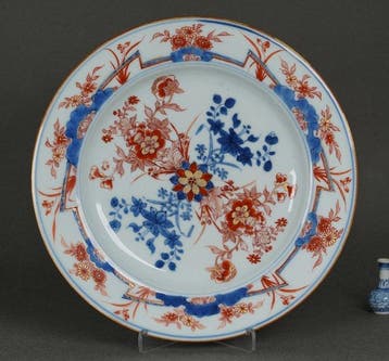 Kangxi (1662-1722) - Bord - Blossoming Lotus, Chrysanthemum, Antiek en Kunst