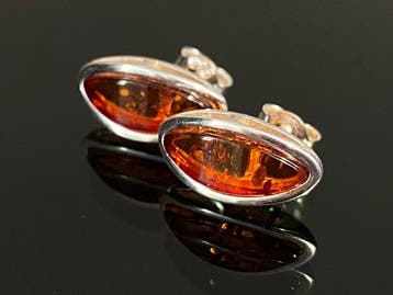 Cognac Glow • Gesculpteerde natuurlijke Baltische barnsteen, Antiek en Kunst