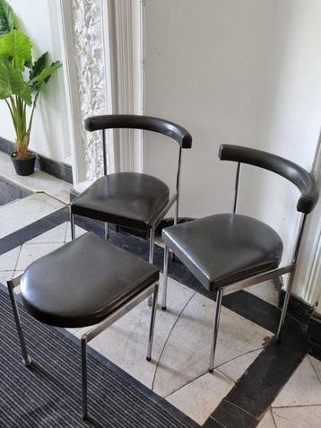 Stoel - kussen - Vintage stoelen en krukken – chromen