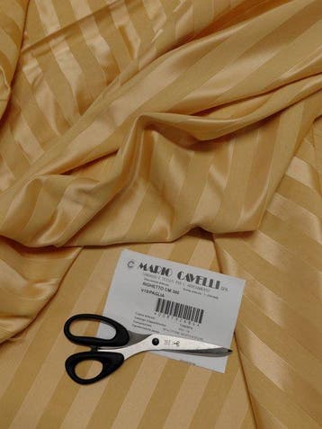 Tessuto rigato lucido-opaco color paglia – Mario Cavelli,