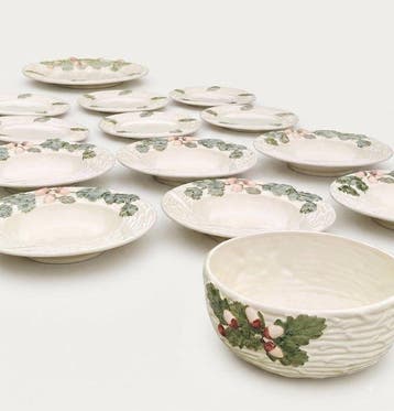 Bordallo Pinheiro - Eetservies (14) - Aardewerk - Acorn and