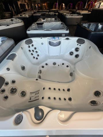 Jacuzzi J-375 Showroommodel, Nieuw
