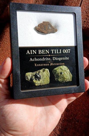 Ain Ben Tili 007 Diogenietische Achondriet - Hoogte: 18 mm -