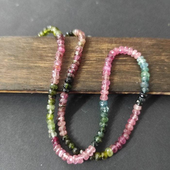 Polykromische tormaline Zilveren ketting 925- 10.45 g - (1), Verzamelen, Mineralen en Fossielen
