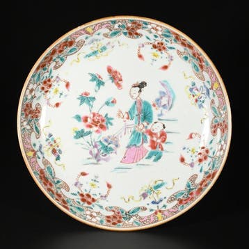 Bord - Coupe Famille Rose à décor de personnages - Porselein, Antiek en Kunst