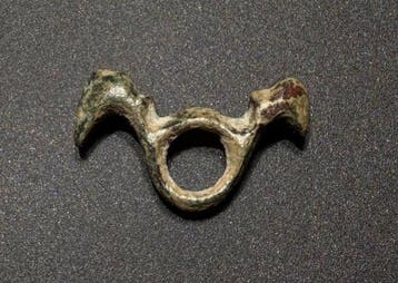 Viking periode Brons Zeldzaam amulet met een uiterst
