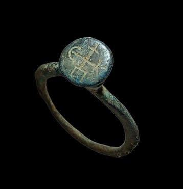 Byzantijns ring met gegraveerd monogram (Zonder