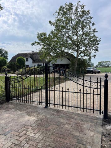 Inrijpoort 400 cm breed buitenwerks de palen Kleur Zwart., Tuin en Terras, Nieuw, Ophalen of Verzenden, 150 tot 200 cm, IJzer