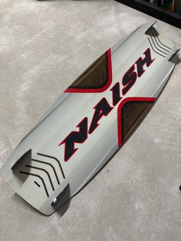 Naish Motion S26 134x41 • Nieuwe Apex bindingen, Watersport en Boten, Ophalen of Verzenden, Nieuw