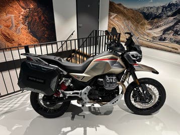 Moto Guzzi V85 TT Travel, Motoren, 2 cilinders, Occasion, Motorrijbewijs A, LED Verlichting
