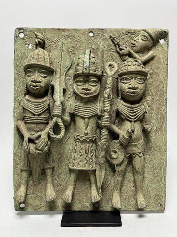 Grote Benin-brons Plaquette, Krijger en Bedienden - 3,2 kg -
