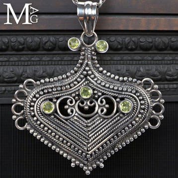 Peridot-edelstenen gezet in Balinees sterling zilveren