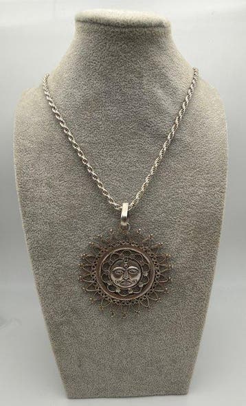 Zonder minimumprijs - Ketting met hanger Zilver - In reliëf:, Sieraden, Tassen en Uiterlijk
