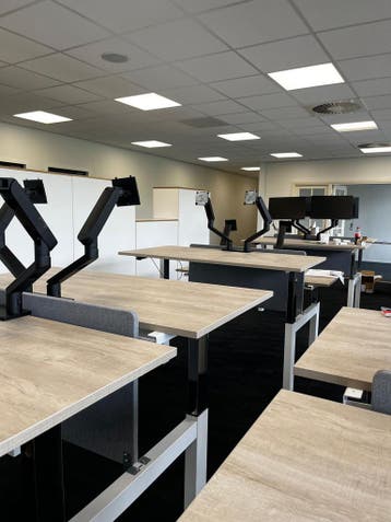 Refurbished duo zit sta bureau wit, nieuwe bureaubladen, Verzenden, In hoogte verstelbaar, Zo goed als nieuw