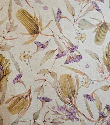 Nieuw florale stof in goudkleurig, violetkleurig en koraal