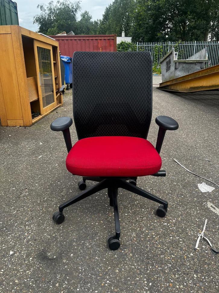 Vitra ID Mesh | Bureaustoel | Vitra Bureaustoel | Aanbieding, Huis en Inrichting, Bureaustoelen, Bureaustoel, Rood, Zo goed als nieuw