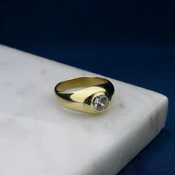 Gouden gebolde ring met zirconia, Sieraden, Tassen en Uiterlijk, Ringen, Gebruikt, Ophalen of Verzenden, Kleiner dan 17, Dame of Heer