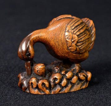 Fijn antiek Japans houten netsuke - Watervogels die vissen, Antiek en Kunst
