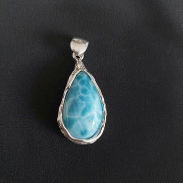 Natuurlijke larimar. Topkwaliteit. Unieke ambachtelijke
