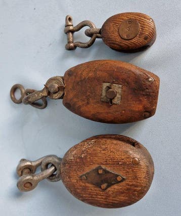 Katrollen / blokken, Ship’s pulley (3) - Hout, IJzer,, Antiek en Kunst