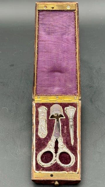 Naaiset (5) Napoleon III stijl - Zilver 800, compleet, Antiek en Kunst