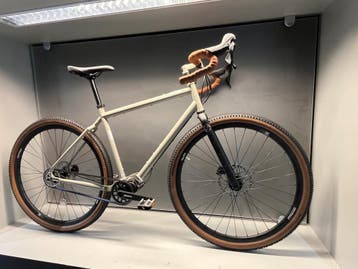 Onderhoudsarme gravelbike Tout Terrain Scrambler, Fietsen en Brommers, 28 inch, 10 tot 15 versnellingen, Nieuw, Schijfrem