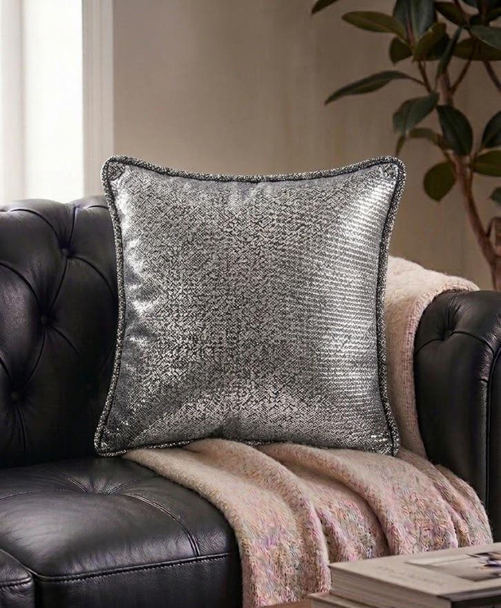 Decorative Leather Pillow with Horsehair Filling Black/Gold, Huis en Inrichting, Woonaccessoires | Kussens, Vierkant, Zwart, Nieuw