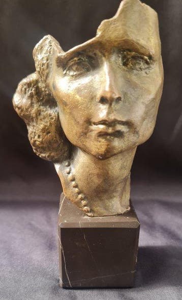 Irene Vilar (1930-2008) - Florbela Espanca - bronce