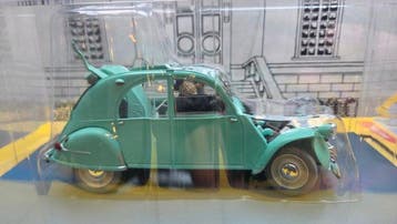 collection Hachette 1/24 - Modelauto - N°11 - la 2CV cassée, Nieuw
