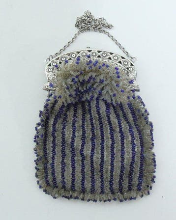 Antiek (1834-1837) beursbeugeltasje met zilveren beugel en