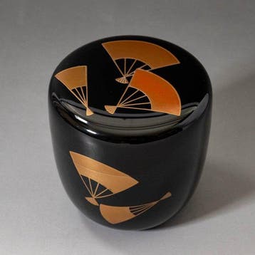 Zwart lakwerk Natsume theecaddy met waaiervormig