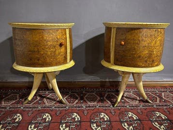 Nachtkastje - Hout - Een paar cilindervormige bijzettafels