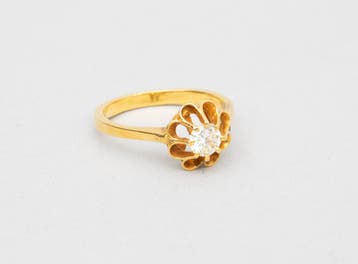 Een 20k geelgouden ring bezet met diamant. Holland 1974-h., Gebruikt