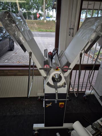 **online veiling ** Nieuwe uitrolmachine dough sheeter, Zakelijke goederen, Horeca | Keukenapparatuur, Nieuw in verpakking, Bakkerij en Slagerij