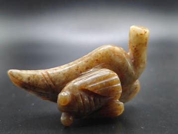 Oud Serpentine Group cicade op blad - Hoogte: 62.24 mm -