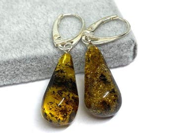 Lichtgevend groenachtig Baltische amber druppeloorbellen -, Antiek en Kunst