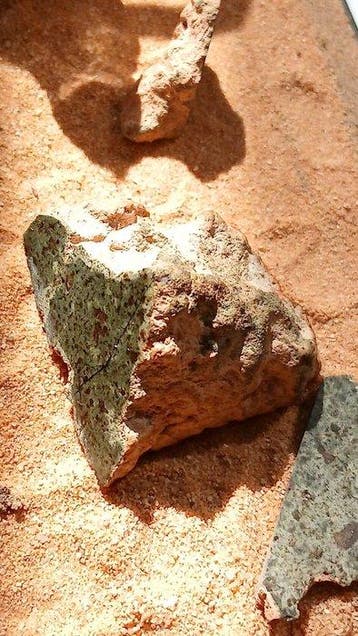 AMGALA 001 Marsische Shergottiet, olivine-phyric - Hoogte: