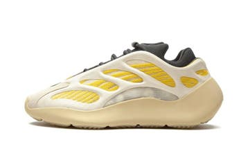 Yeezy Boost 700 V3 Safflower, Nieuw