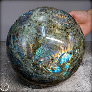 Natuurlijke labradorietkogel uit Madagaskar - Van de hoogste, Verzamelen, Mineralen en Fossielen