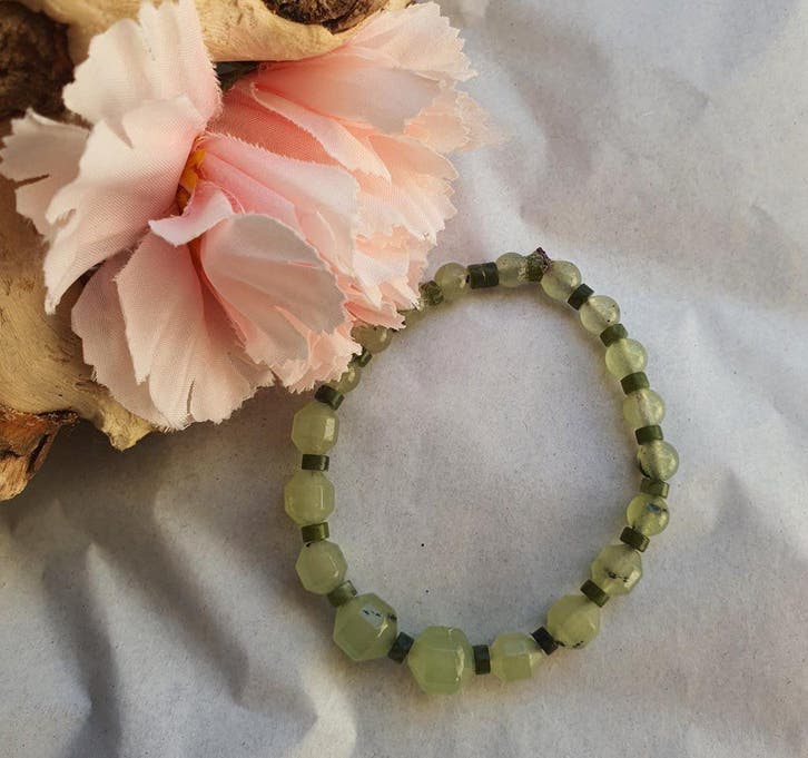 Handgemaakte edelsteen armband van Prehniet - kralen -, Sieraden, Tassen en Uiterlijk, Armbanden