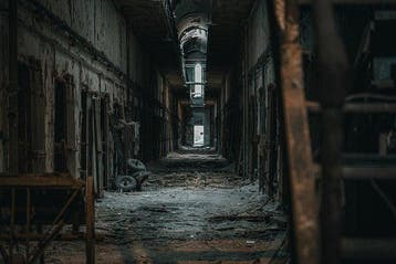 Viktoria Farkas - Al Capones Prison - Eastern State