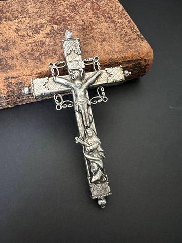 Verzilverd metaal - Hanger - Devotiekruis, Antiek en Kunst