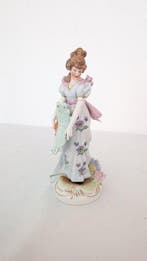 Capodimonte - Figuur - Nobildonna del XVIII secolo -